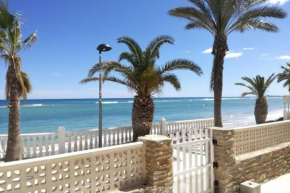 CHALET A 5 METROS DEL MAR.Wifi gratis